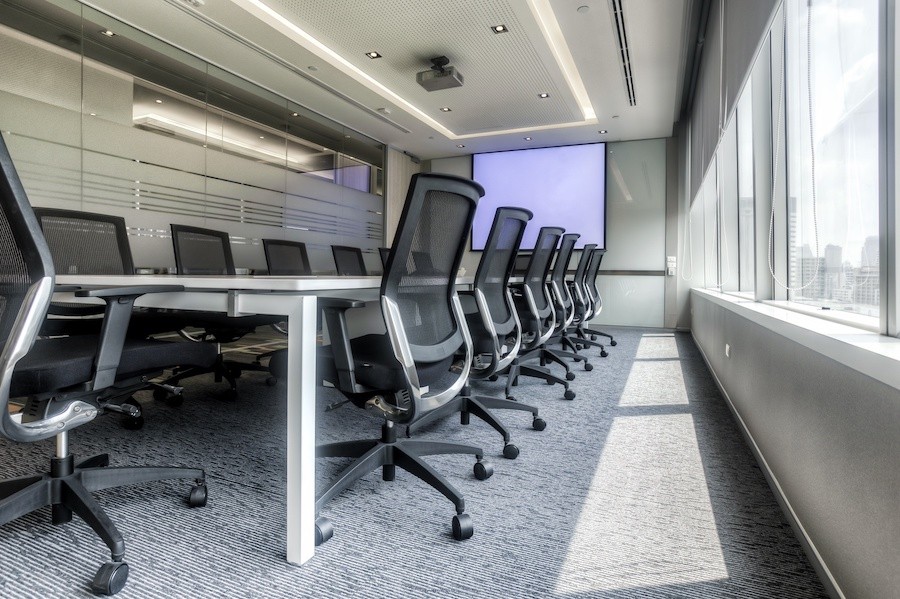  Meeting room with an elegant and professional conference room design