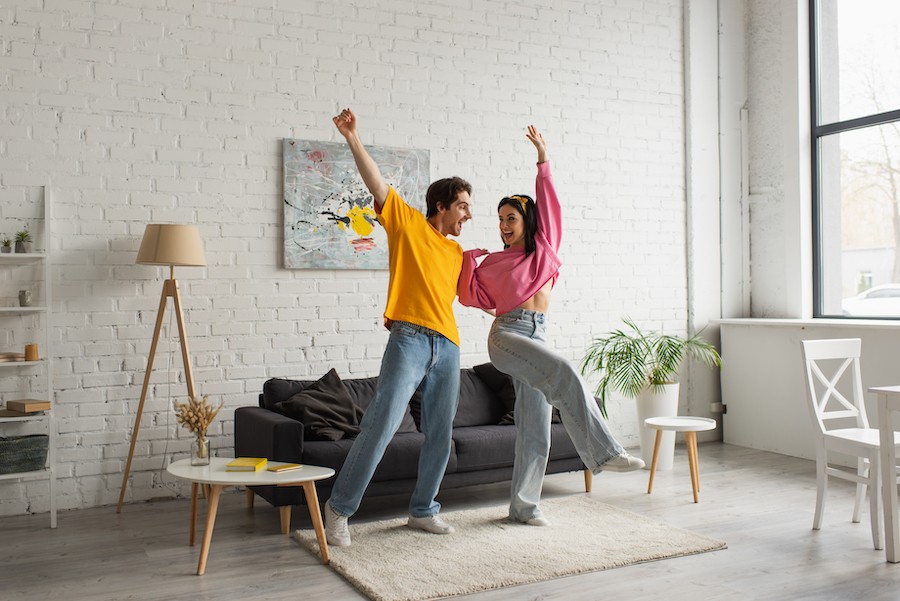 experience-an-all-encompassing-home-sound-system-with-multi-zone-audio