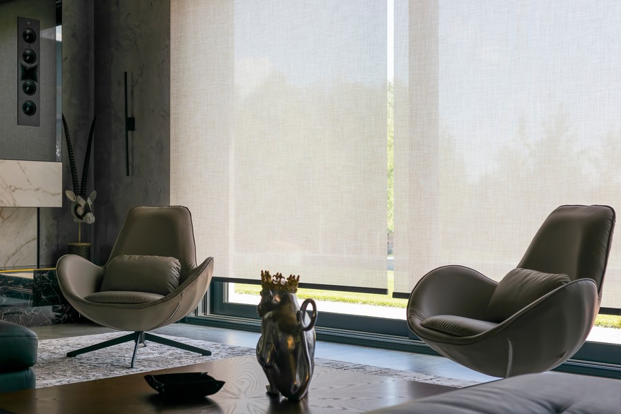 how-custom-roller-shades-fit-the-modern-home-aesthetic