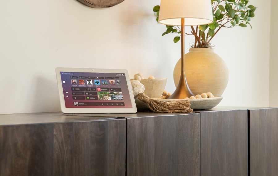 smart-home-voice-control-vs-diy-voice-assistants-